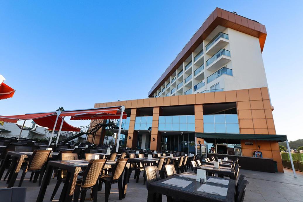 Throne Beach Resort & Spa 마나브가트 외부 사진