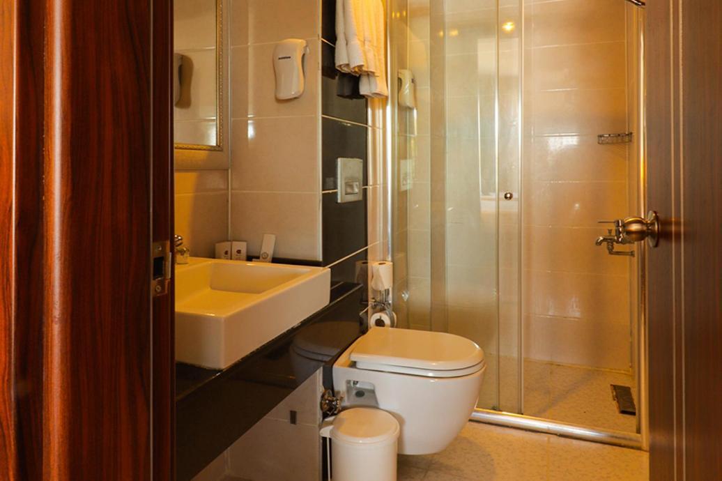 Throne Beach Resort & Spa 마나브가트 외부 사진